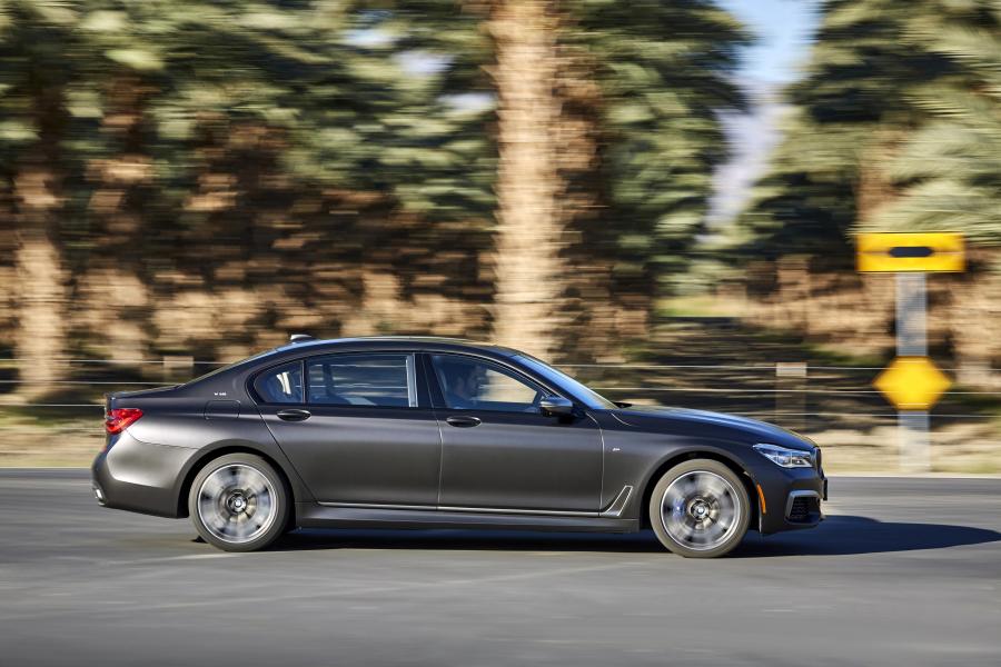  BMW M760i xDrive 2017 года  (NA) (фото 29 из 154)